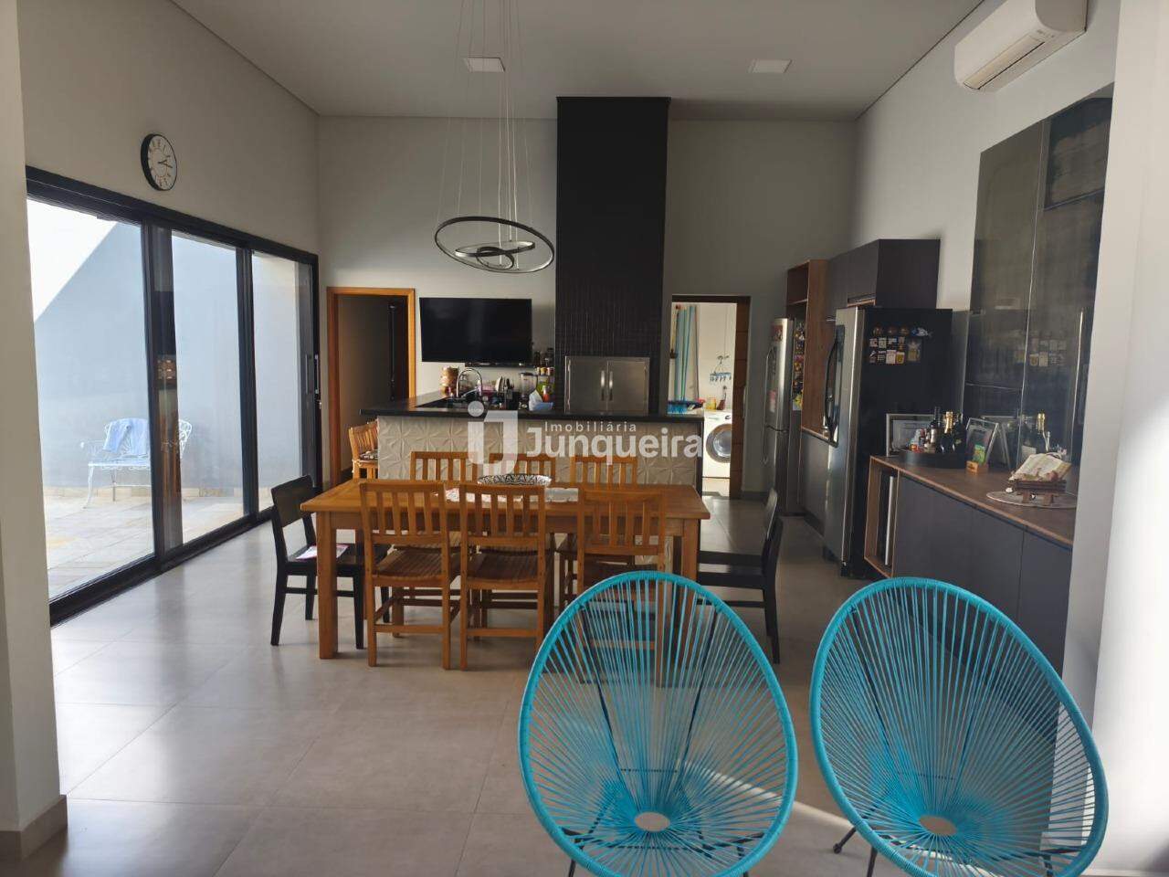 Casa em Condomínio à venda no San Marino , 2 quartos, sendo 2 suítes, 4 vagas, no bairro Residencial San Marino em Rio das Pedras - SP
