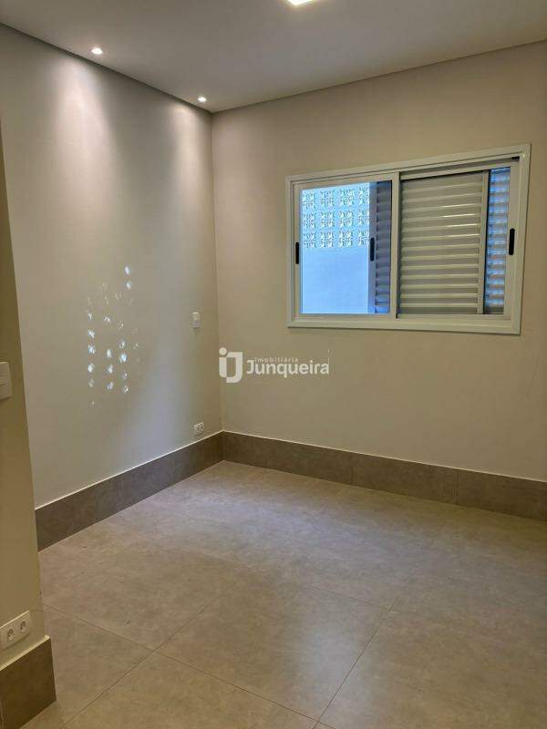 Sítio / Fazenda à venda, 4 quartos, sendo 2 suítes, 2 vagas, no bairro Recanto das Águas de São Pedro em São Pedro - SP