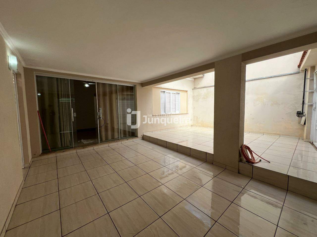 Casa para alugar, 2 quartos, 3 vagas, no bairro Jardim Esplanada em Piracicaba - SP