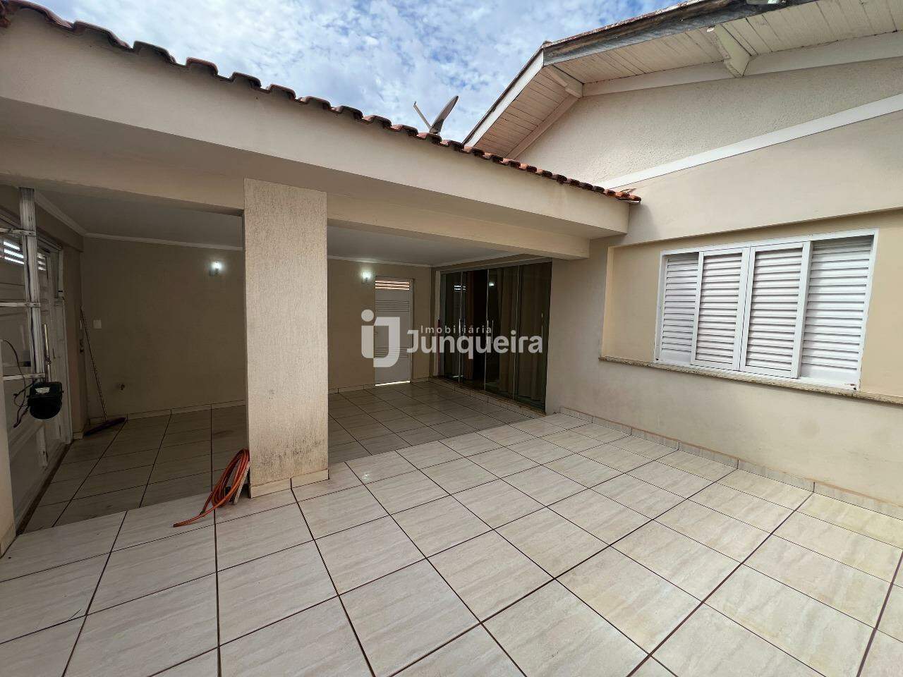 Casa para alugar, 2 quartos, 3 vagas, no bairro Jardim Esplanada em Piracicaba - SP