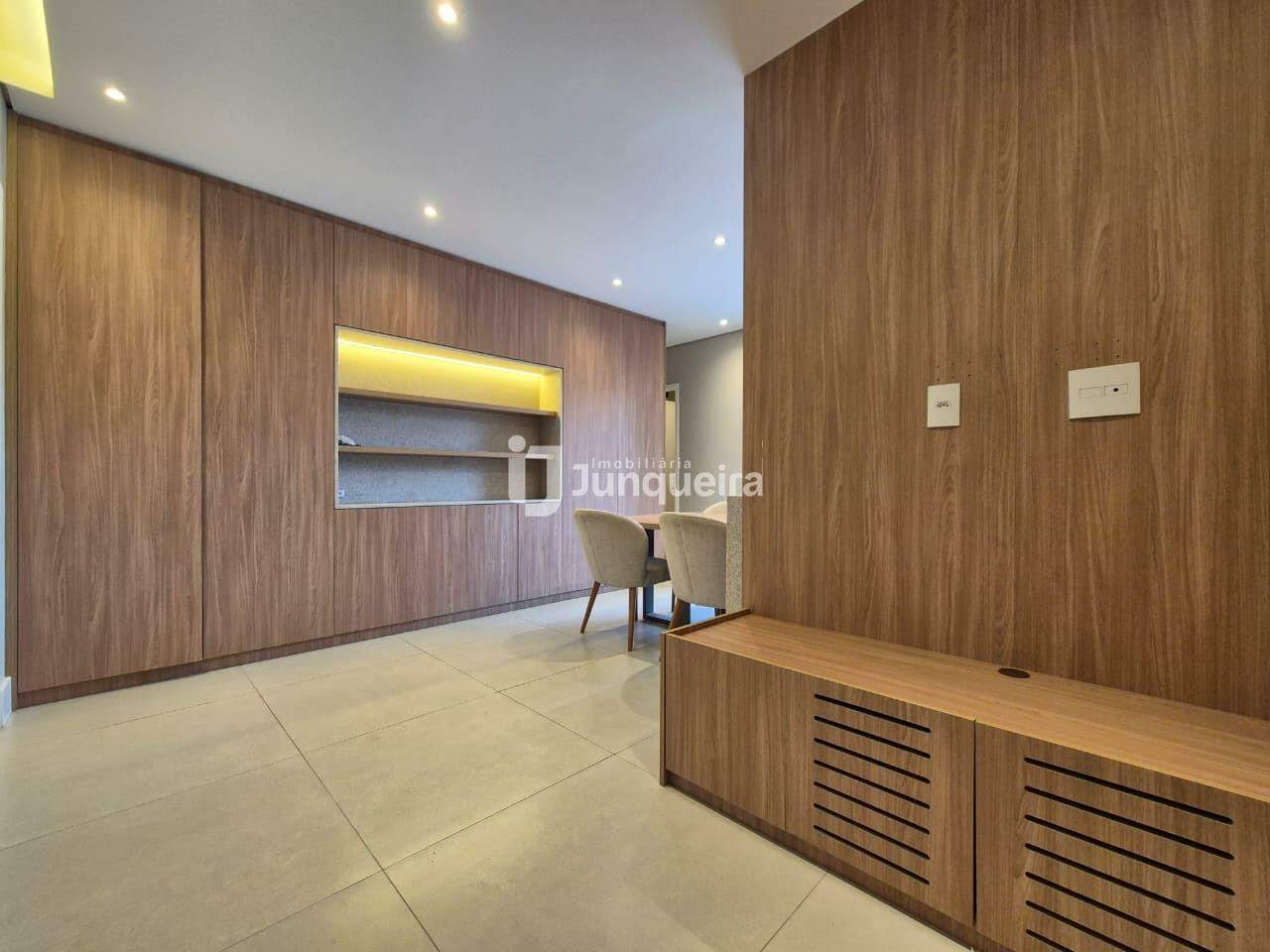 Apartamento à venda no Villa Serena, 2 quartos, sendo 1 suíte, 2 vagas, no bairro Jardim Califórnia em Piracicaba - SP