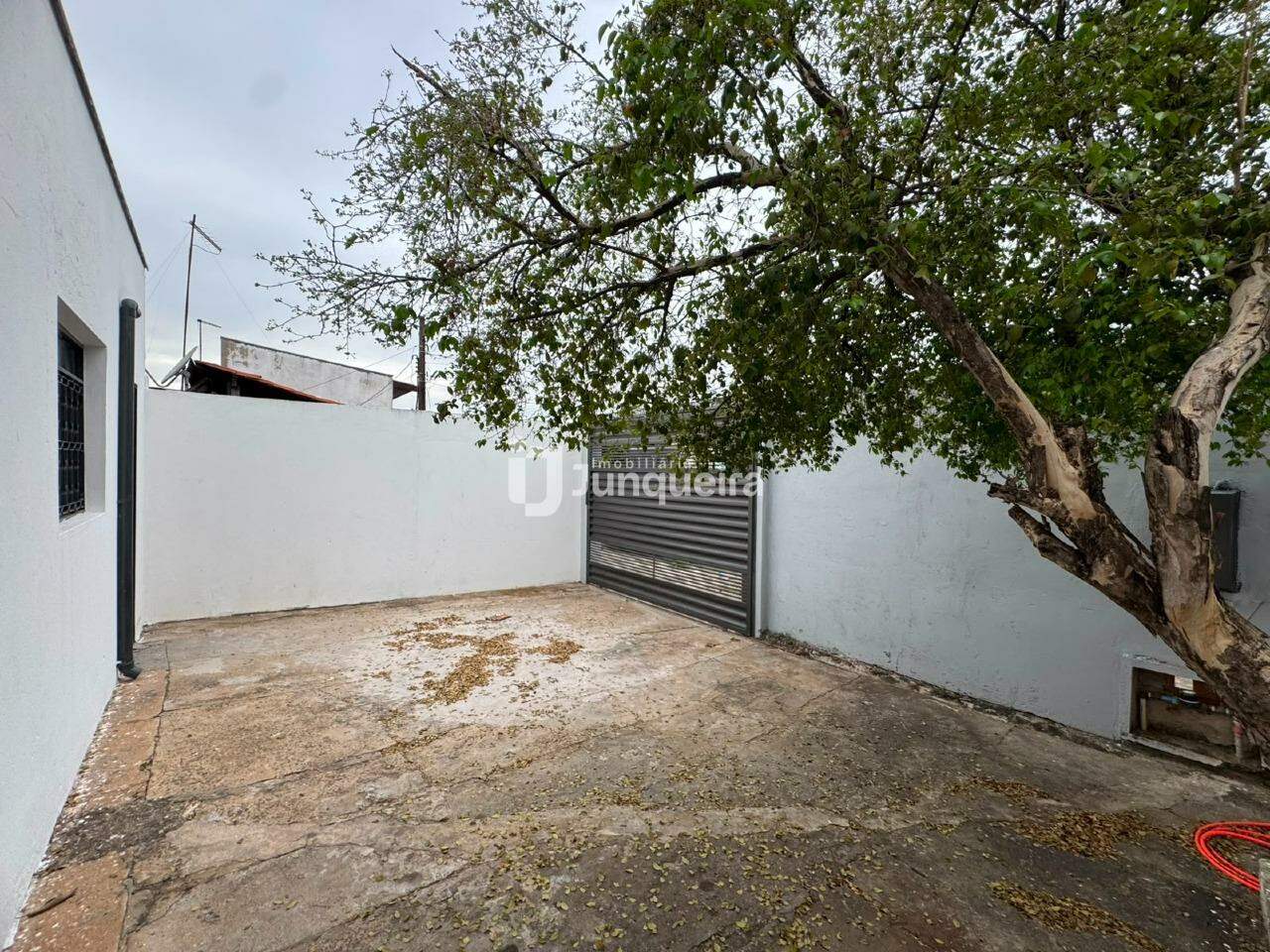 Casa à venda, 2 quartos, 2 vagas, no bairro Santa Terezinha em Piracicaba - SP