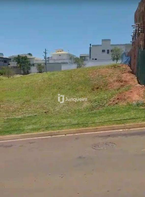 Terreno em Condomínio à venda no Villa D'Aquila, no bairro Villa Dáquila em Piracicaba - SP