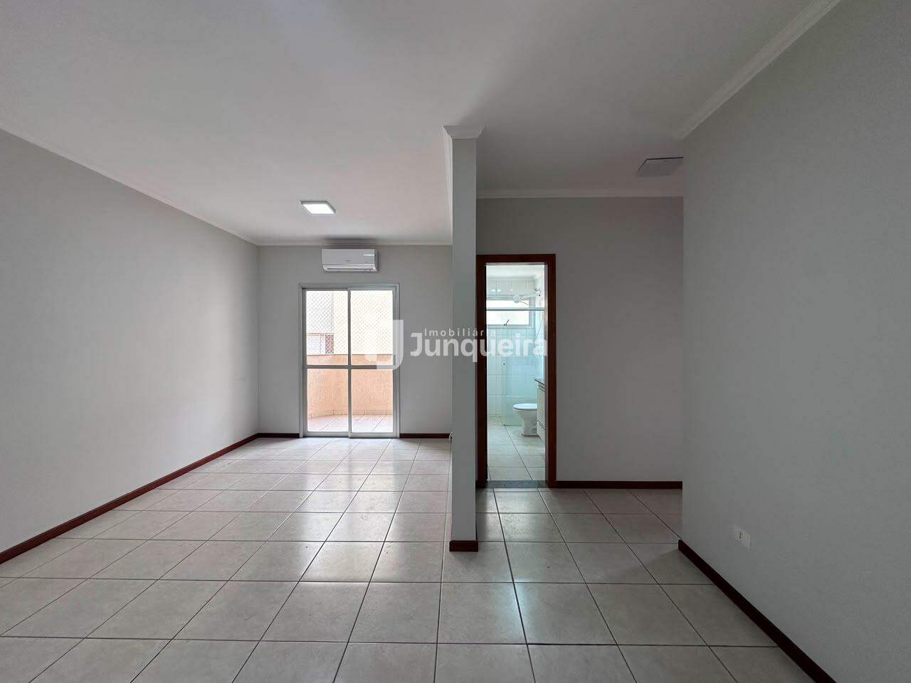 Apartamento à venda no Edifício Damasco, 2 quartos, sendo 1 suíte, 2 vagas, no bairro Centro em Piracicaba - SP
