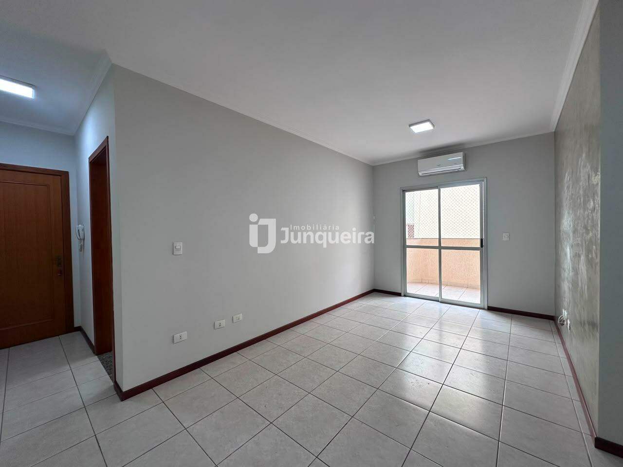 Apartamento à venda no Edifício Damasco, 2 quartos, sendo 1 suíte, 2 vagas, no bairro Centro em Piracicaba - SP