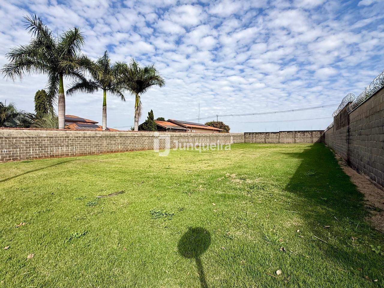Terreno em Condomínio à venda no Vivenda do Sol, no bairro Residencial Vivenda do Sol em Rio das Pedras - SP