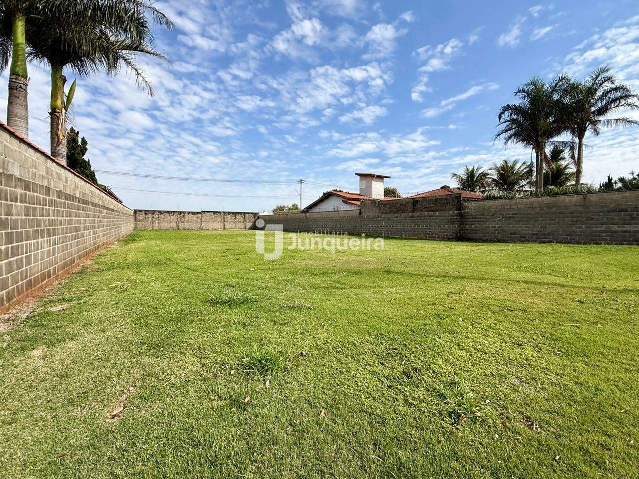 Terreno em Condomínio à venda no Vivenda do Sol, no bairro Residencial Vivenda do Sol em Rio das Pedras - SP