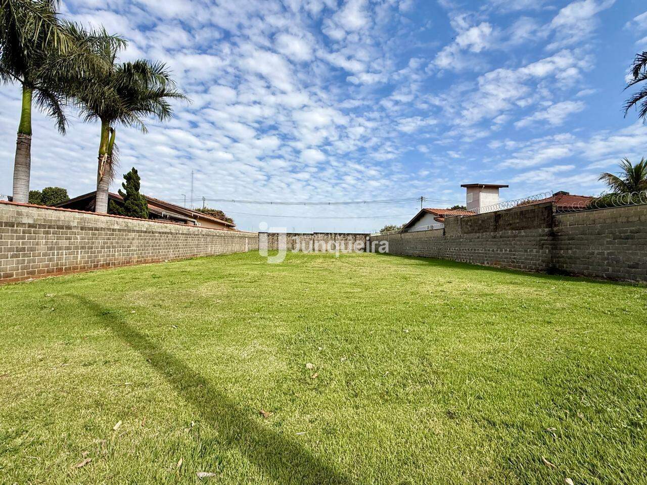 Terreno em Condomínio à venda no Vivenda do Sol, no bairro Residencial Vivenda do Sol em Rio das Pedras - SP
