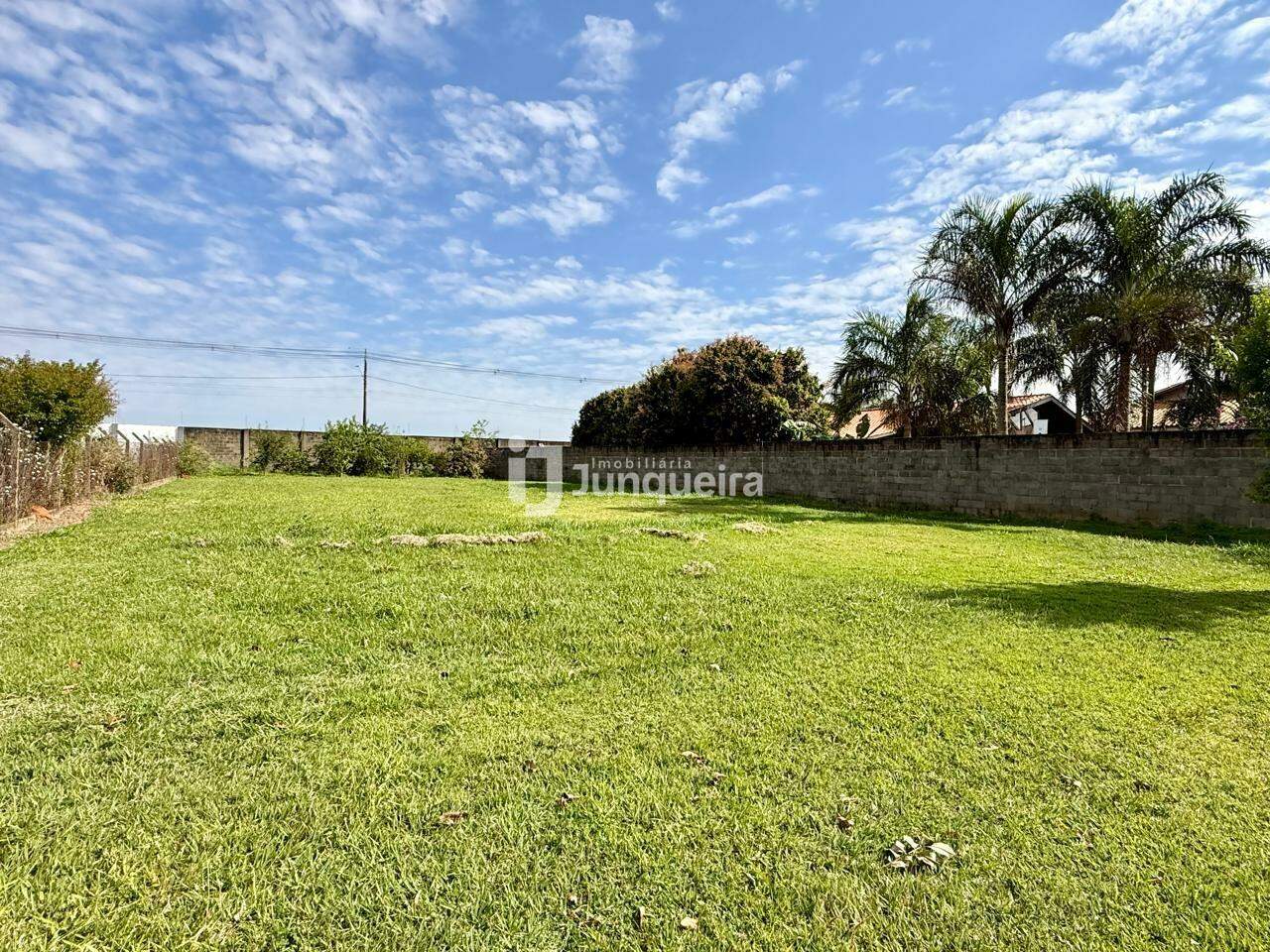Terreno em Condomínio à venda no Vivenda do Sol, no bairro Residencial Vivenda do Sol em Rio das Pedras - SP