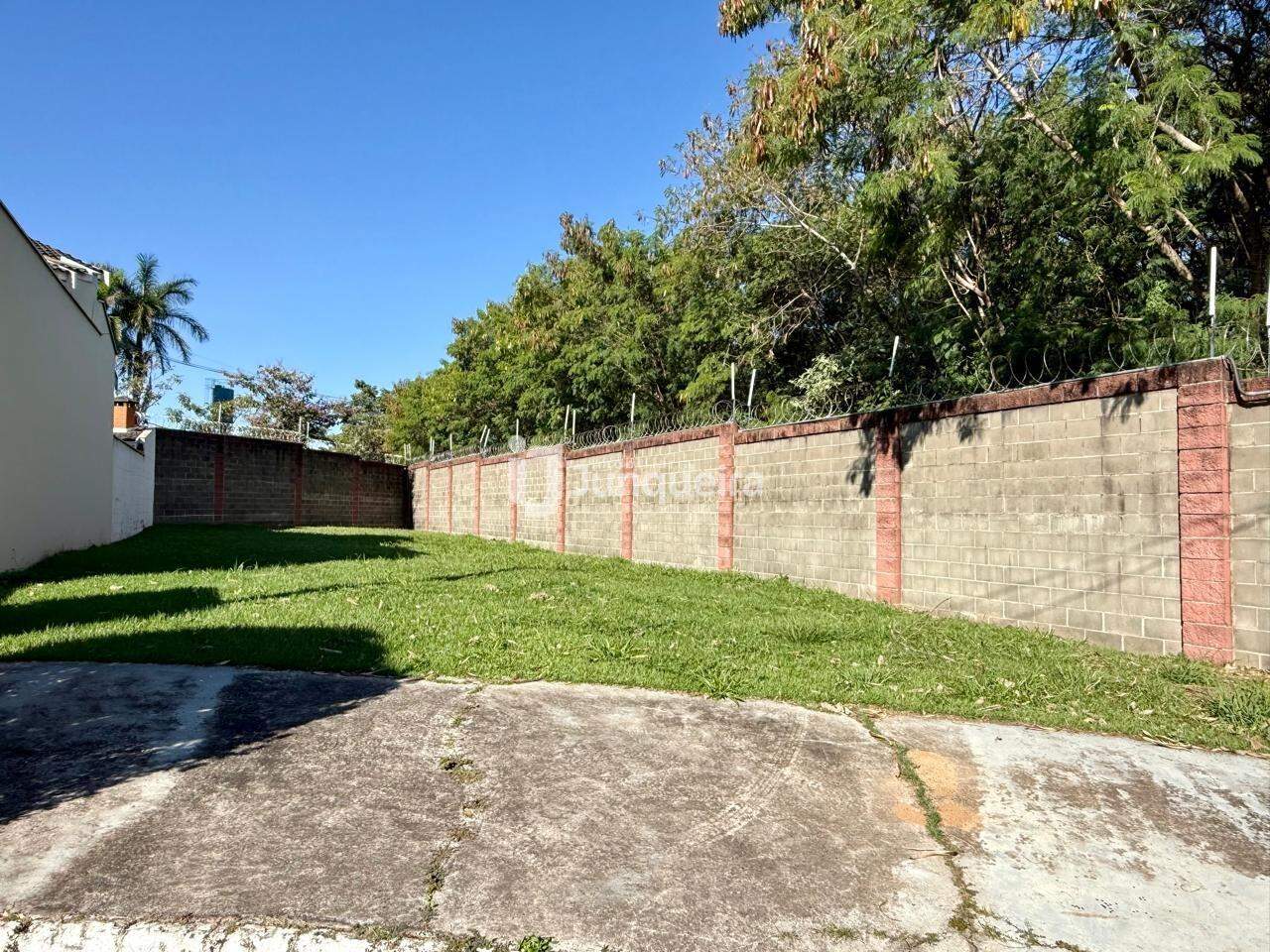 Terreno em Condomínio à venda no Condomínio Residencial Leão, no bairro Pompéia em Piracicaba - SP
