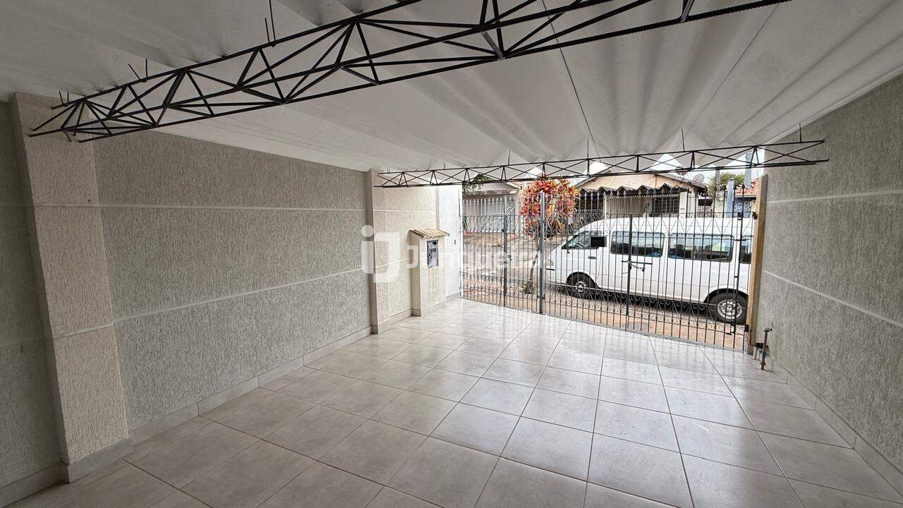 Casa para alugar, 3 quartos, sendo 1 suíte, 2 vagas, no bairro Parque Nossa Senhora das Graças em Piracicaba - SP