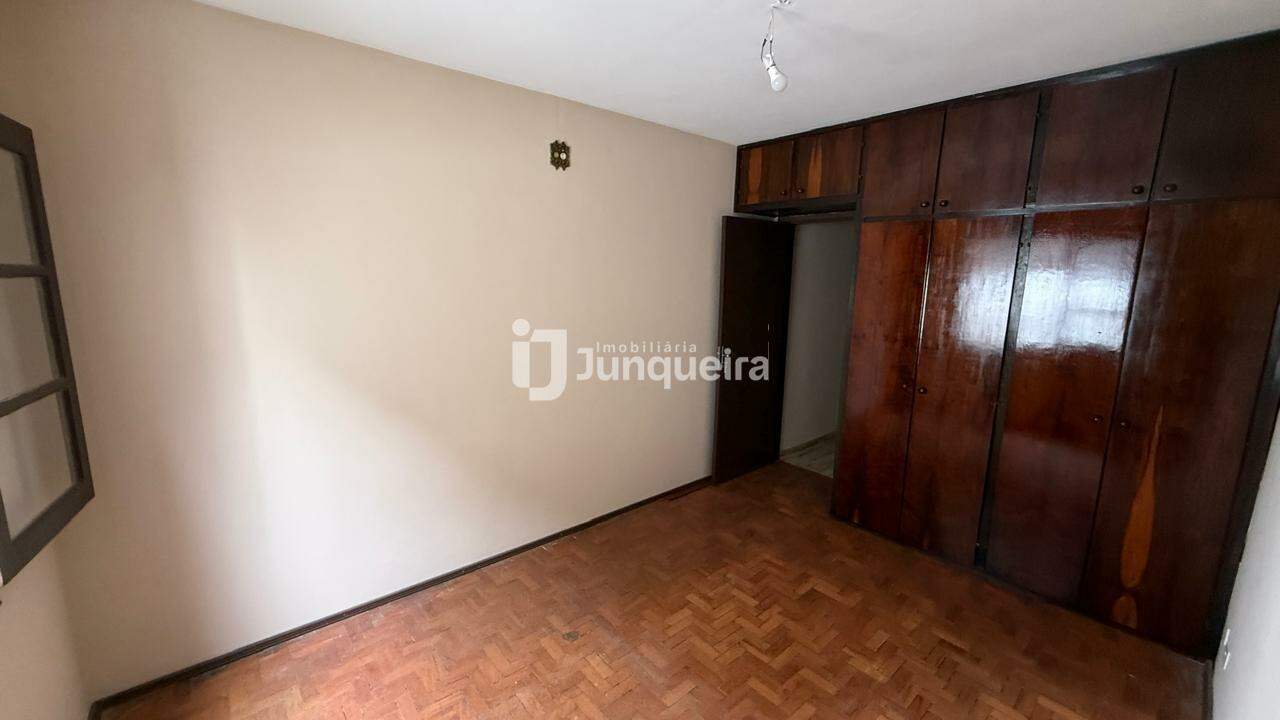Casa para alugar, 3 quartos, sendo 1 suíte, 2 vagas, no bairro Parque Nossa Senhora das Graças em Piracicaba - SP