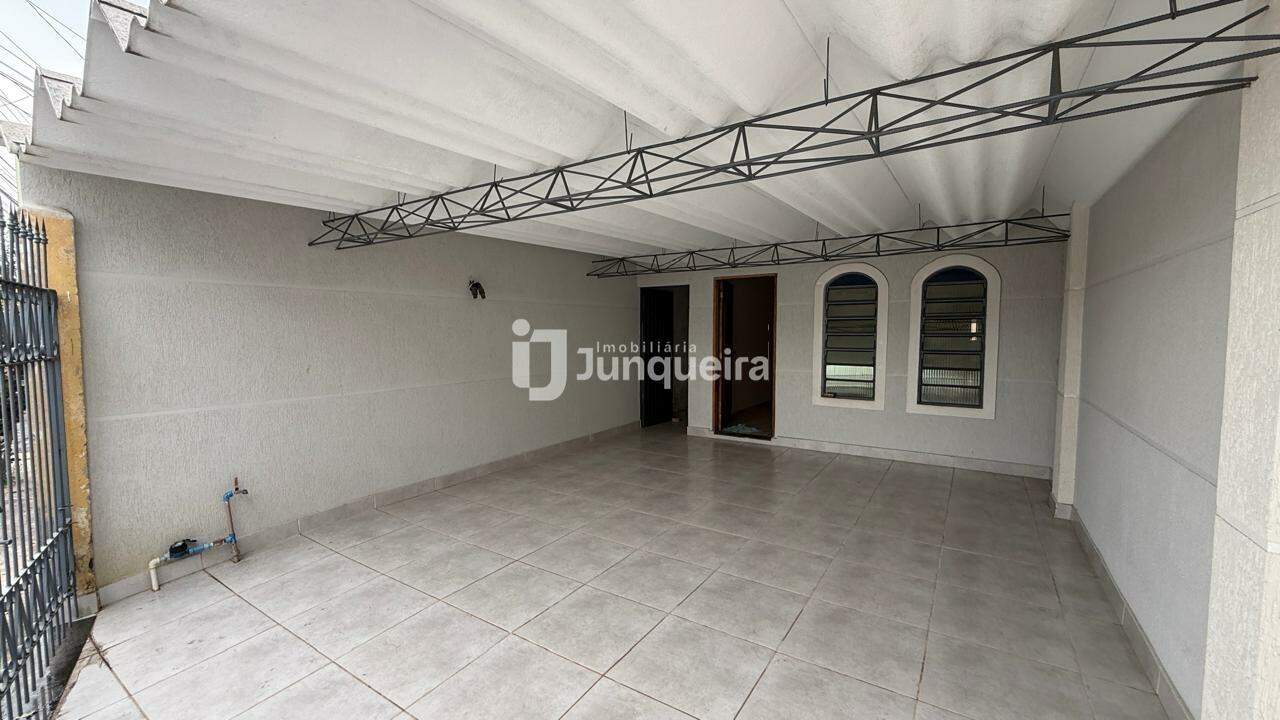 Casa para alugar, 3 quartos, sendo 1 suíte, 2 vagas, no bairro Parque Nossa Senhora das Graças em Piracicaba - SP