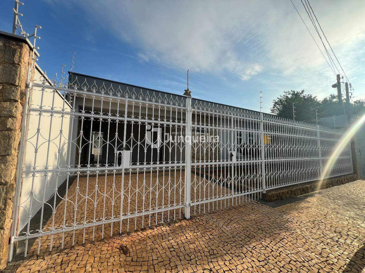 Casa para alugar, 3 quartos, sendo 1 suíte, 2 vagas, no bairro Nova Piracicaba em Piracicaba - SP