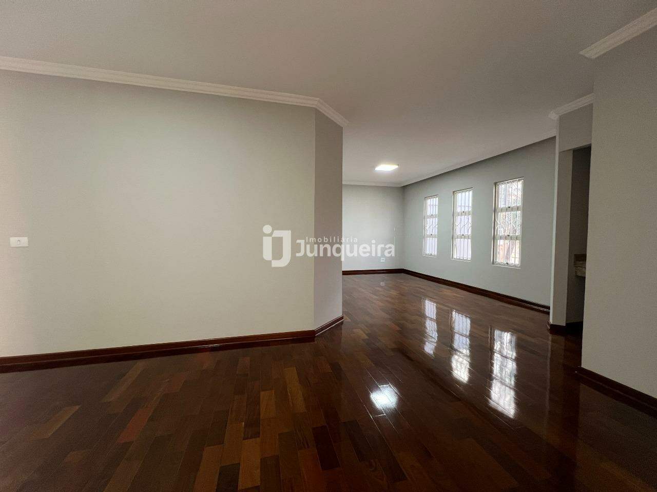 Casa para alugar, 3 quartos, sendo 1 suíte, 2 vagas, no bairro Nova Piracicaba em Piracicaba - SP