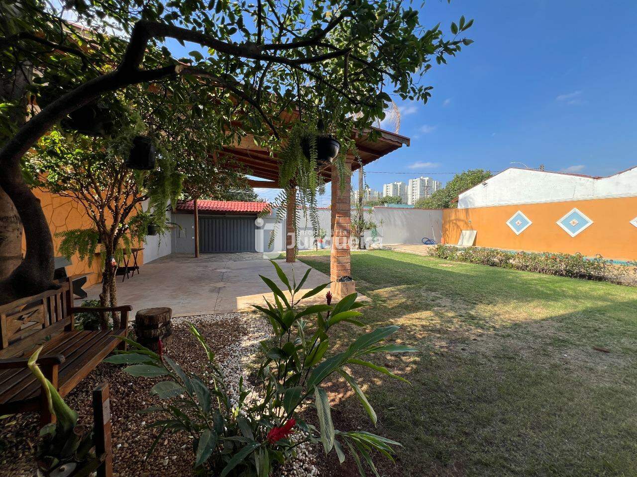 Casa para alugar, 2 quartos, sendo 2 suítes, 4 vagas, no bairro Jardim Ipanema em Piracicaba - SP