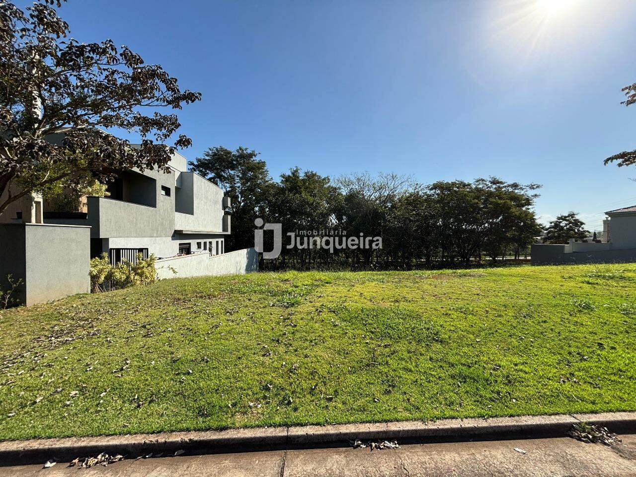 Terreno em Condomínio à venda no Alphaville Piracicaba, no bairro Loteamento Santa Rosa em Piracicaba - SP
