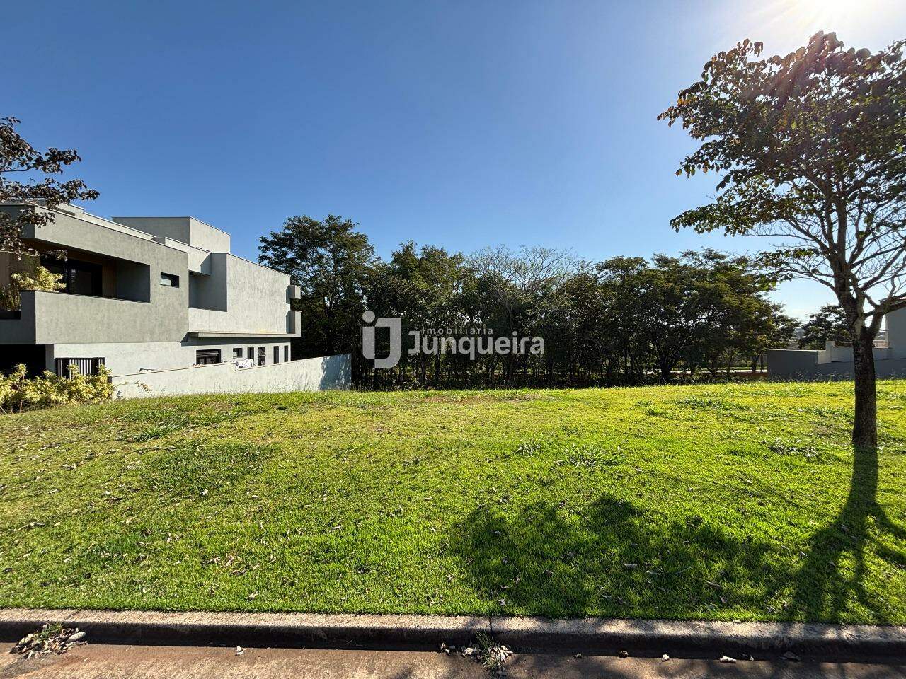 Terreno em Condomínio à venda no Alphaville Piracicaba, no bairro Loteamento Santa Rosa em Piracicaba - SP