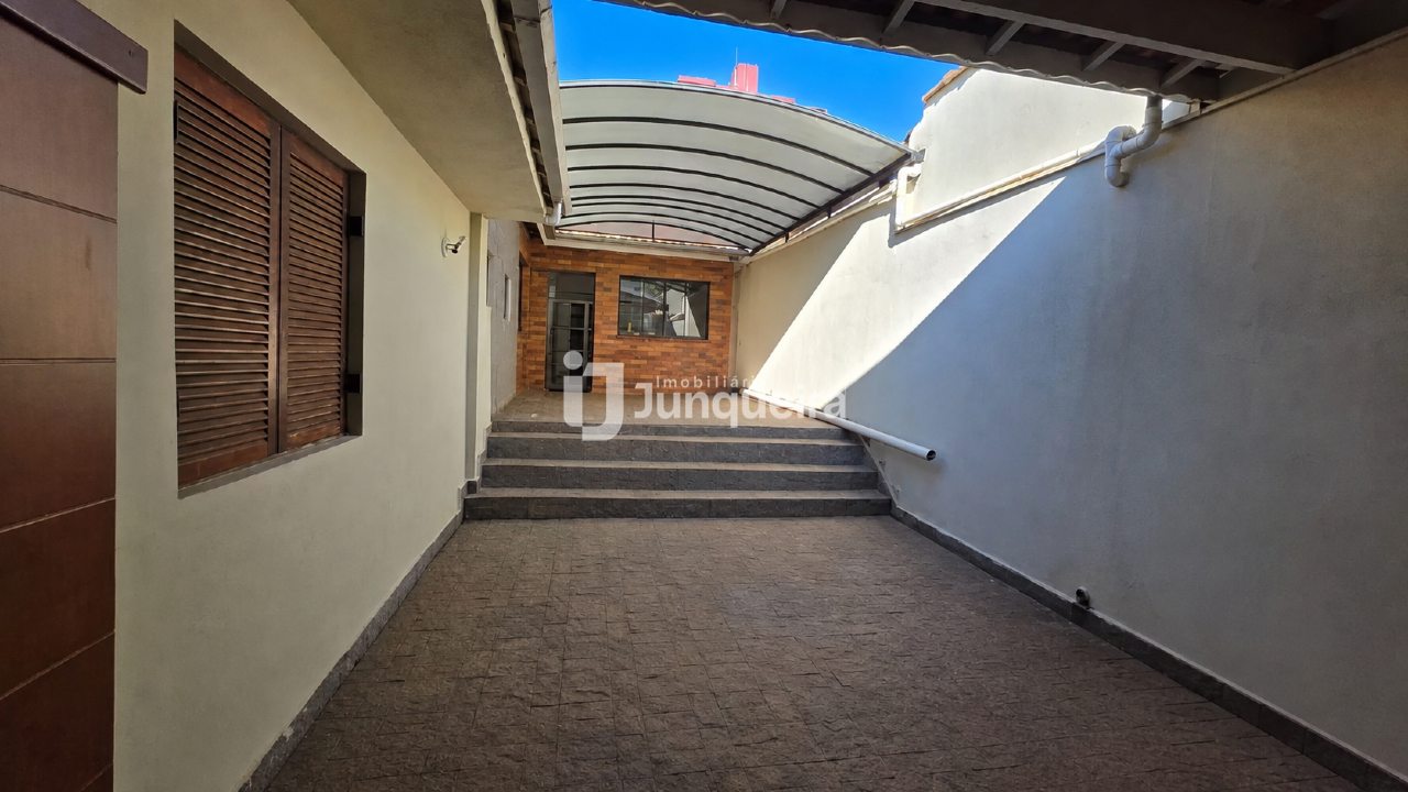 Casa à venda, 3 quartos, sendo 1 suíte, 2 vagas, no bairro Centro em Piracicaba - SP