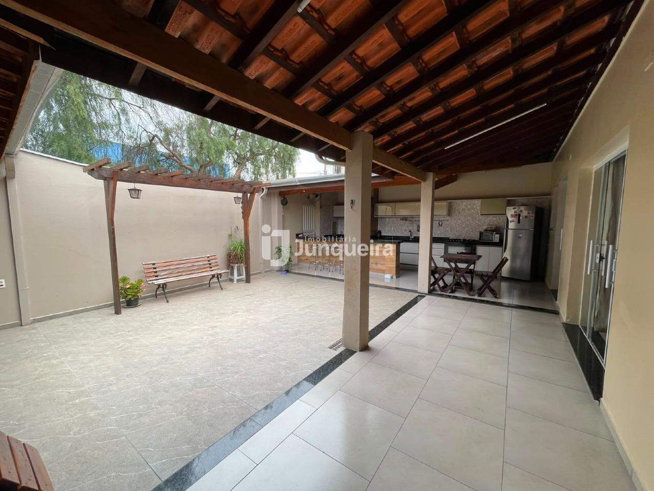 Casa à venda, 2 quartos, sendo 1 suíte, 2 vagas, no bairro Jardim Califórnia em Piracicaba - SP