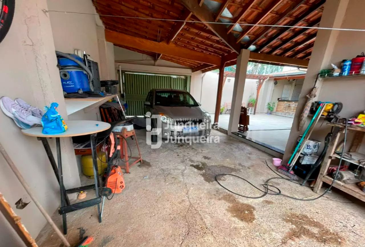 Casa à venda, 2 quartos, sendo 1 suíte, 2 vagas, no bairro Jardim Califórnia em Piracicaba - SP