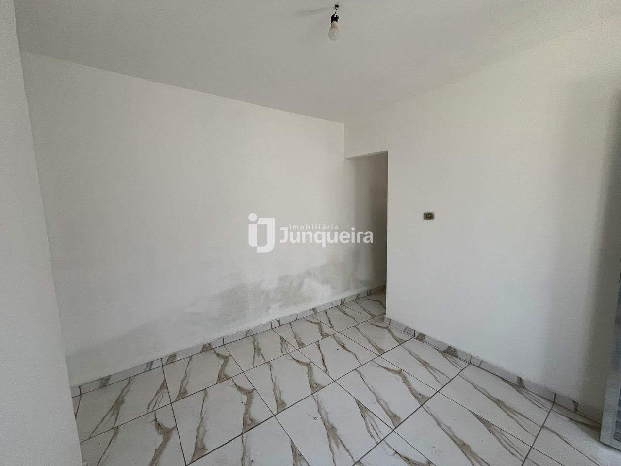 Casa para alugar, 1 quarto, 1 vaga, no bairro Jardim Planalto em Piracicaba - SP