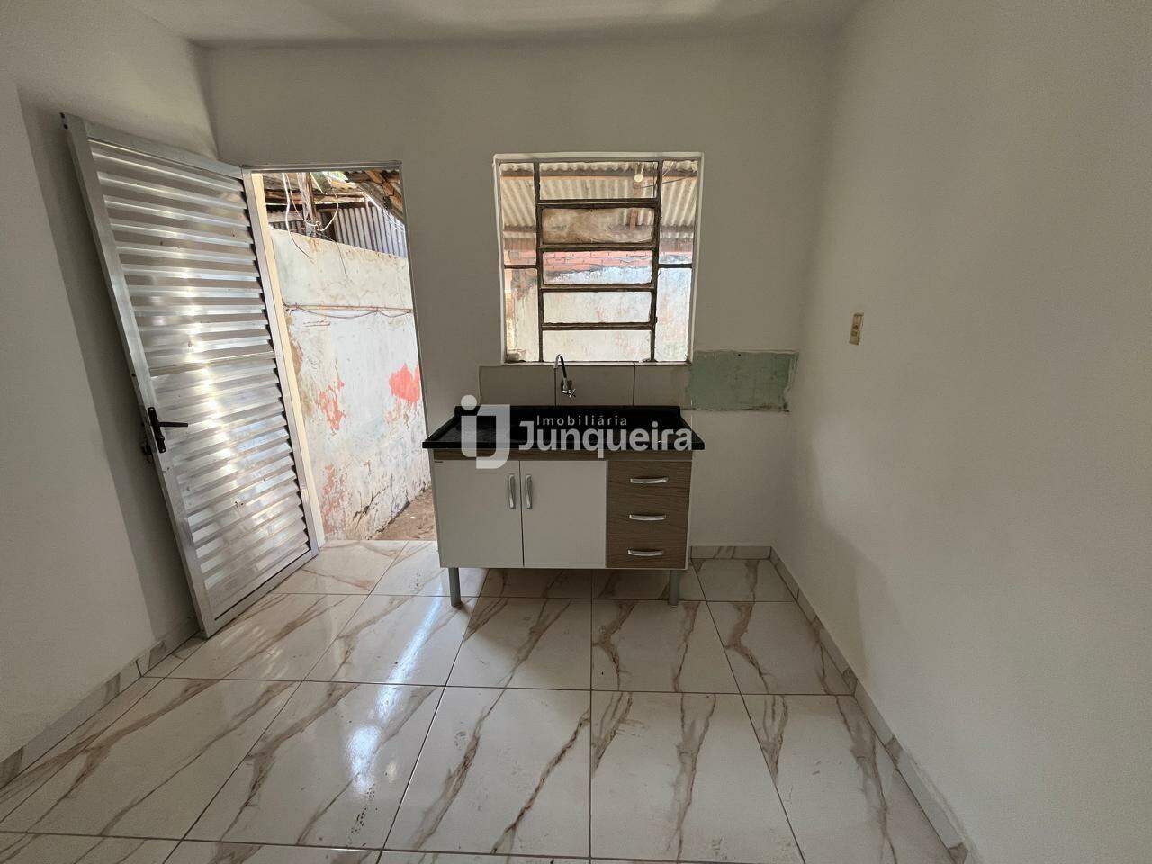 Casa para alugar, 1 quarto, 1 vaga, no bairro Jardim Planalto em Piracicaba - SP