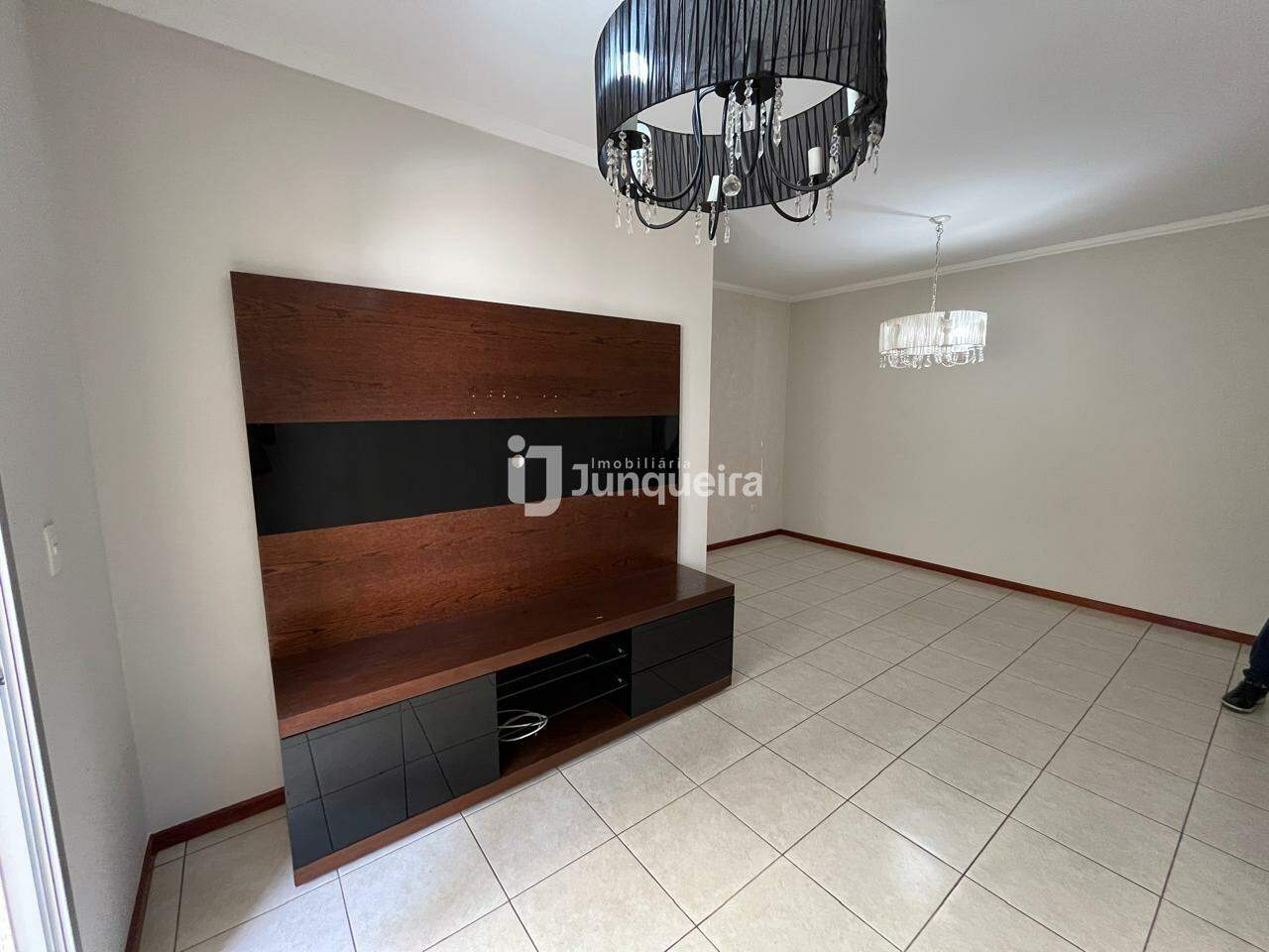 Apartamento para alugar no Edifício Damasco, 2 quartos, sendo 1 suíte, 2 vagas, no bairro Centro em Piracicaba - SP