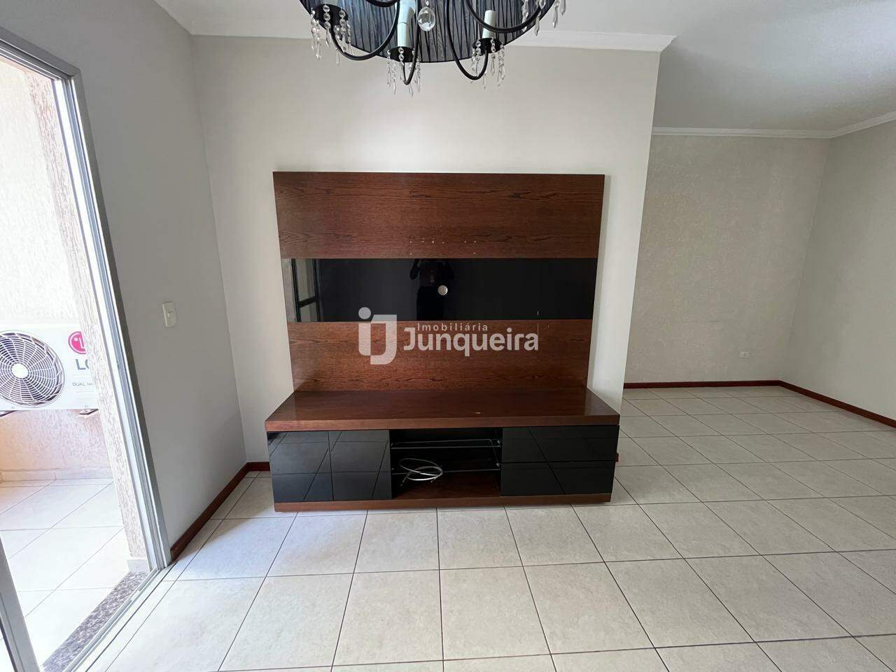 Apartamento para alugar no Edifício Damasco, 2 quartos, sendo 1 suíte, 2 vagas, no bairro Centro em Piracicaba - SP