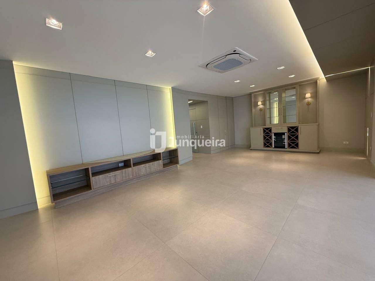 Apartamento à venda no Praças da França, 4 quartos, sendo 4 suítes, 4 vagas, no bairro Centro em Piracicaba - SP
