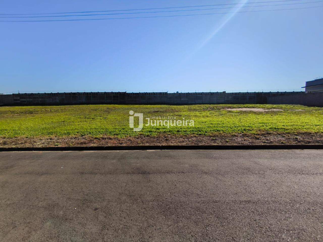 Terreno em Condomínio à venda no San Marino , 2 quartos, sendo 2 suítes, no bairro Residencial San Marino em Rio das Pedras - SP