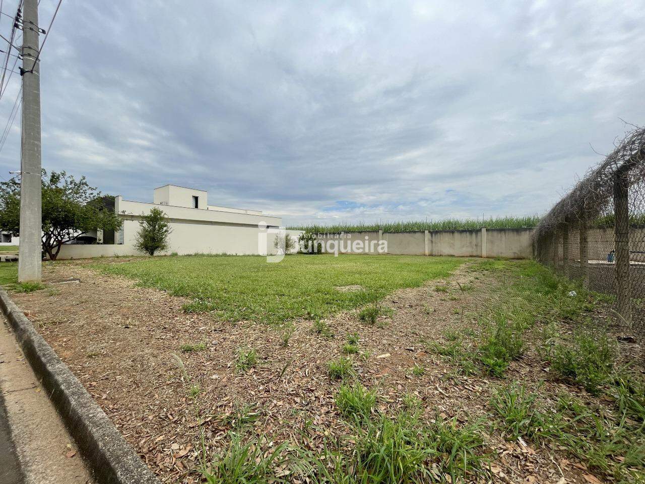 Terreno em Condomínio à venda no Quinta do Engenho, no bairro Residencial Quinta do Engenho em Rio das Pedras - SP