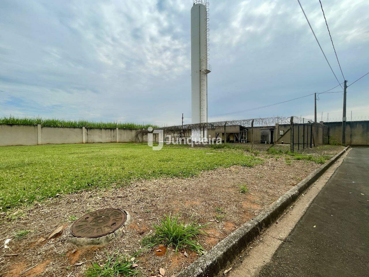 Terreno em Condomínio à venda no Quinta do Engenho, no bairro Residencial Quinta do Engenho em Rio das Pedras - SP
