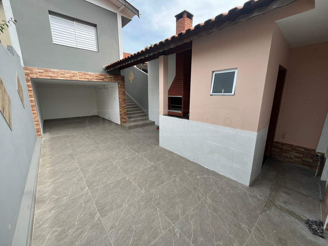 Casa à venda, 3 quartos, 2 vagas, no bairro Jardim Santo Antônio em Rio das Pedras - SP