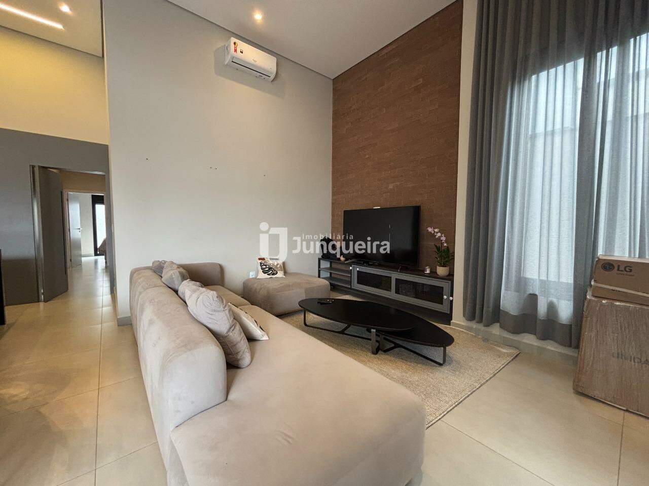 Casa em Condomínio para alugar no Villa D' Itália, 3 quartos, sendo 3 suítes, 2 vagas, no bairro Residencial Villa D'Itália em Piracicaba - SP