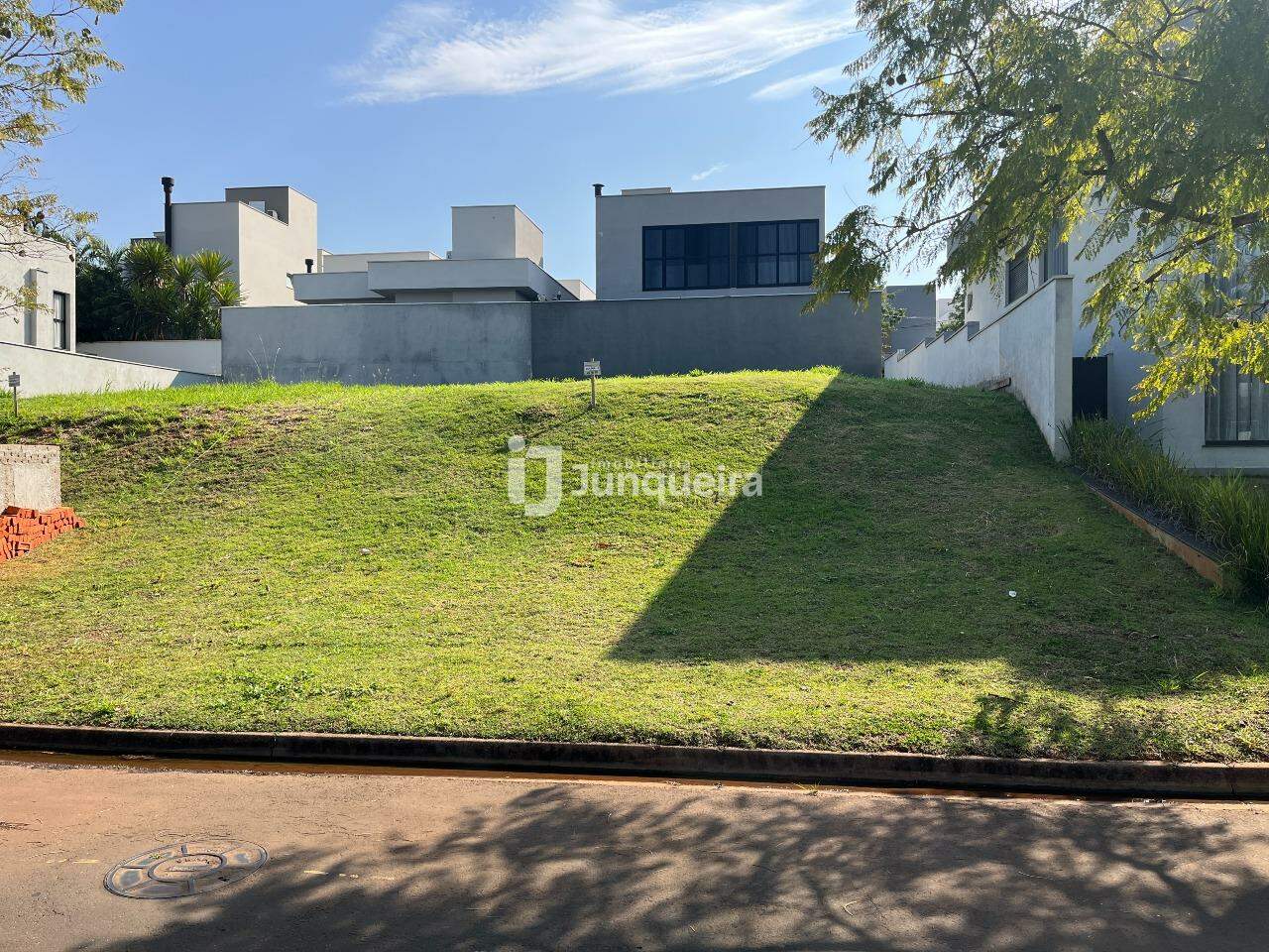 Terreno em Condomínio à venda no Villa D'Aquila, no bairro Villa D'áquila em Piracicaba - SP