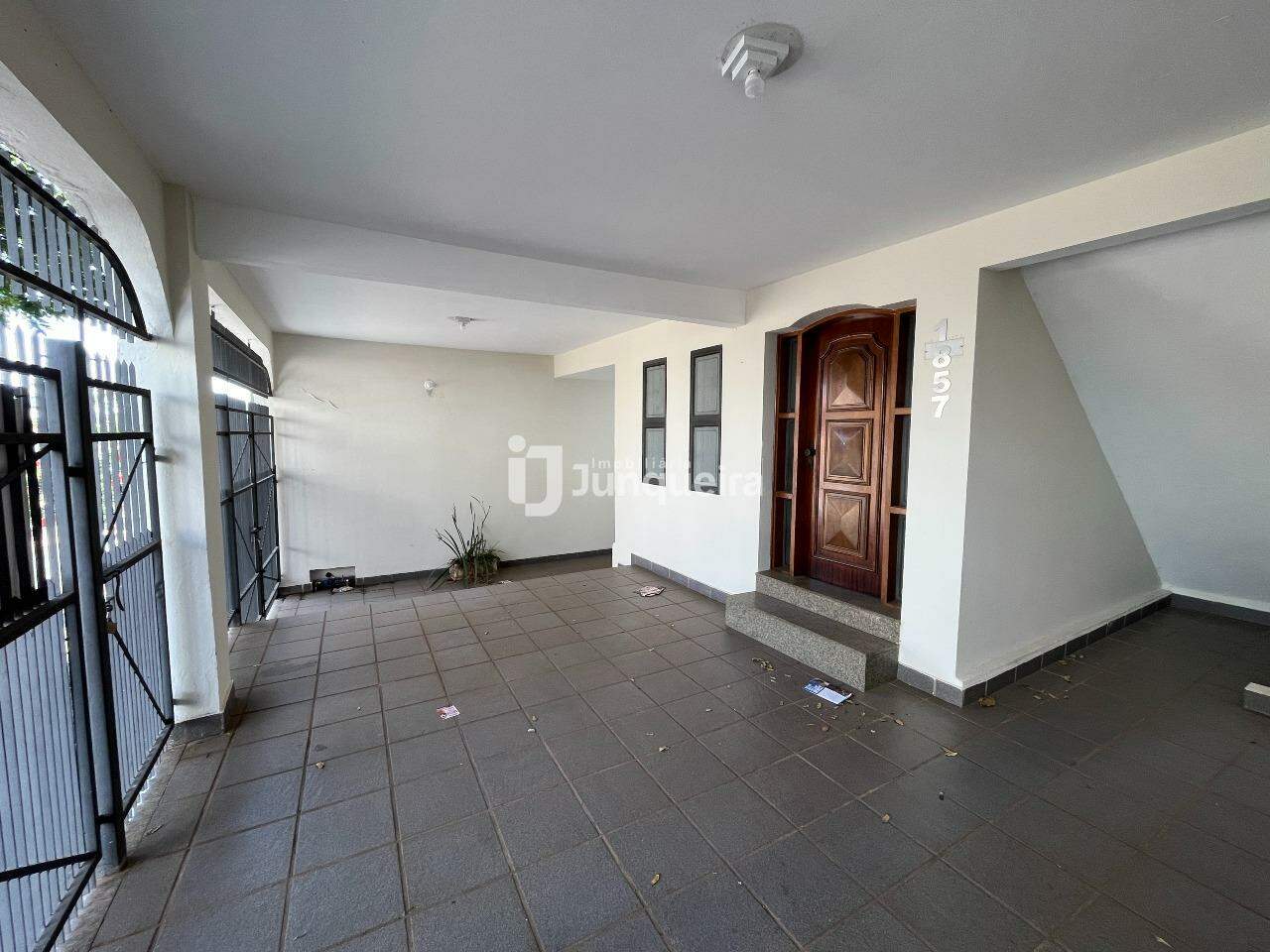 Casa à venda, 3 quartos, sendo 1 suíte, 3 vagas, no bairro Cidade Alta em Piracicaba - SP