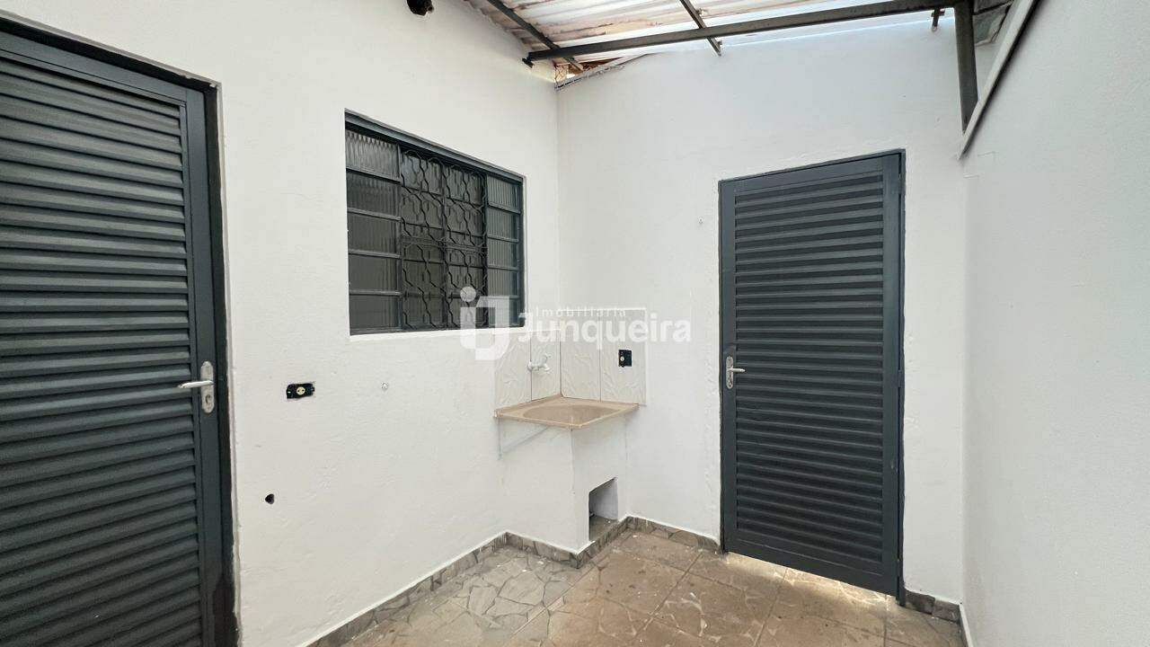 Casa à venda, 2 quartos, sendo 1 suíte, 2 vagas, no bairro Glebas Califórnia em Piracicaba - SP