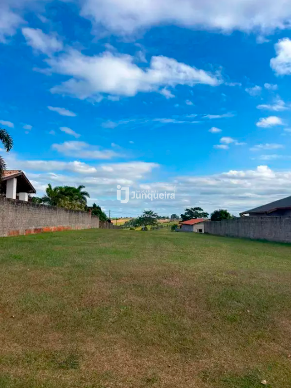 Terreno em Condomínio à venda no Recanto Das Águas de São Pedro, no bairro Recanto das Águas de São Pedro em São Pedro - SP