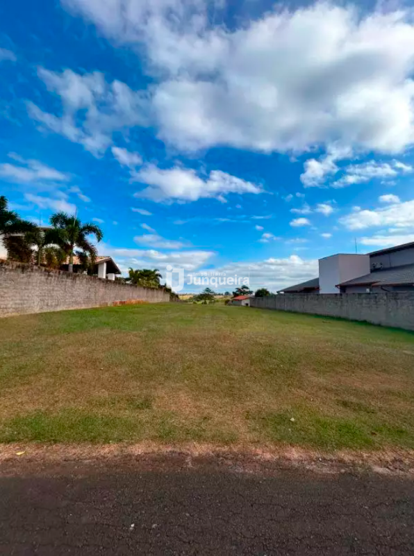 Terreno em Condomínio à venda no Recanto Das Águas de São Pedro, no bairro Recanto das Águas de São Pedro em São Pedro - SP