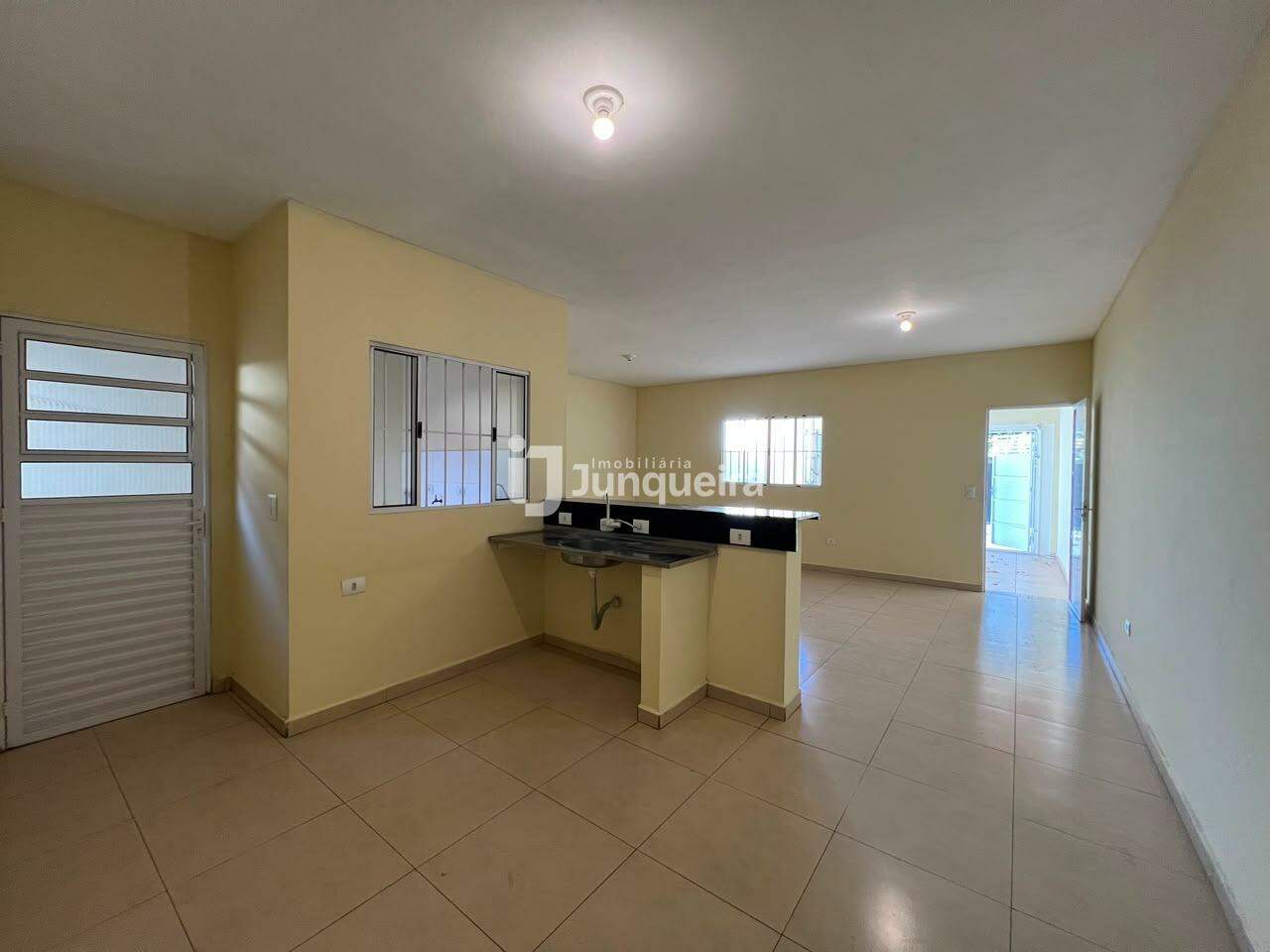 Casa para alugar, 2 quartos, sendo 1 suíte, 2 vagas, no bairro Santa Rosa Ipês em Piracicaba - SP