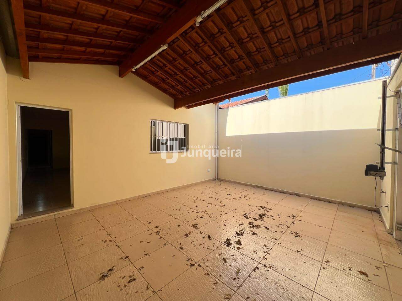 Casa para alugar, 2 quartos, sendo 1 suíte, 2 vagas, no bairro Santa Rosa Ipês em Piracicaba - SP