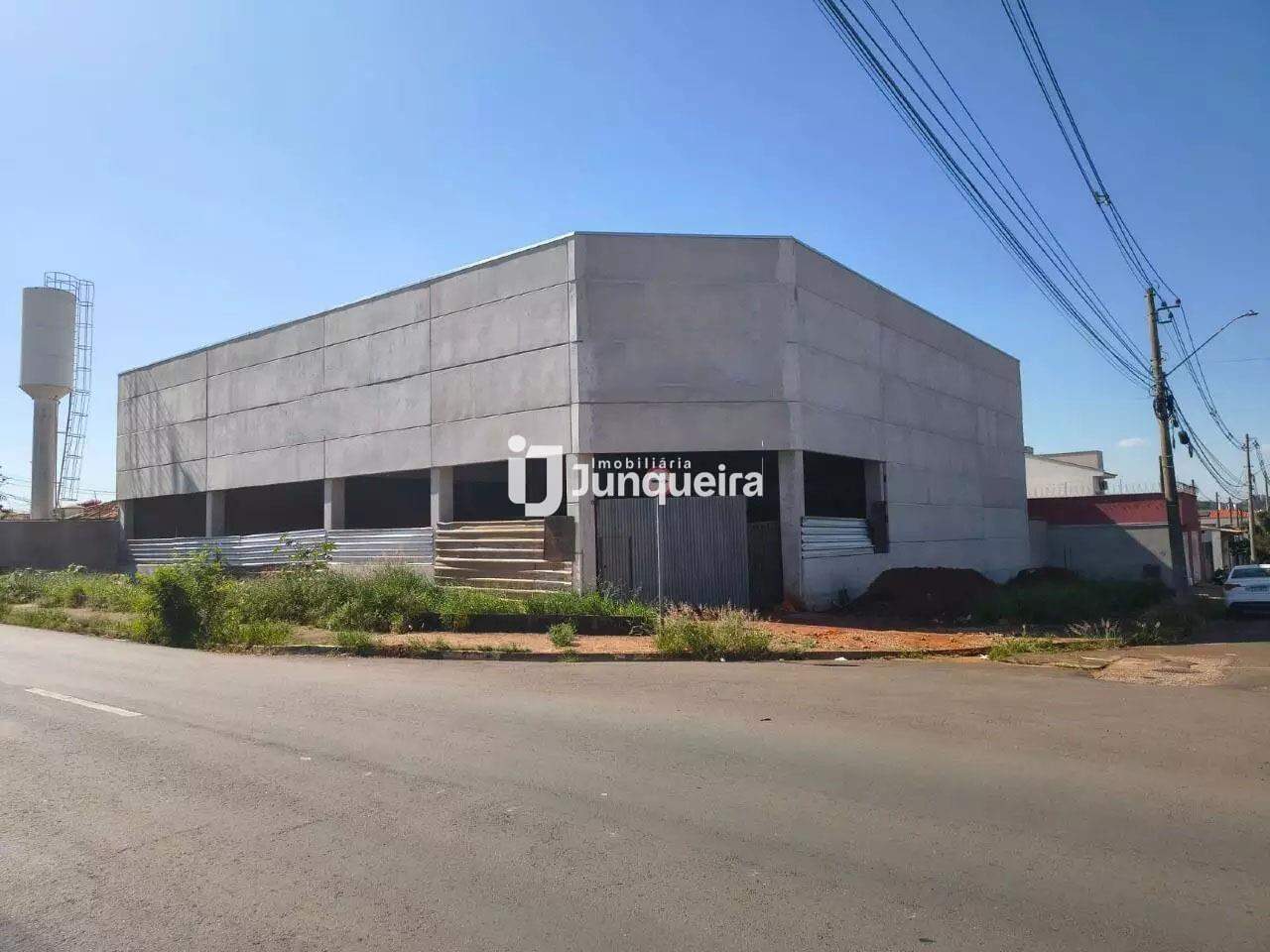 Galpão para alugar, 20 vagas, no bairro Água Branca em Piracicaba - SP