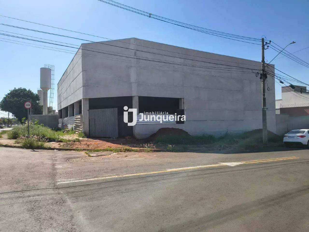 Galpão para alugar, 20 vagas, no bairro Água Branca em Piracicaba - SP