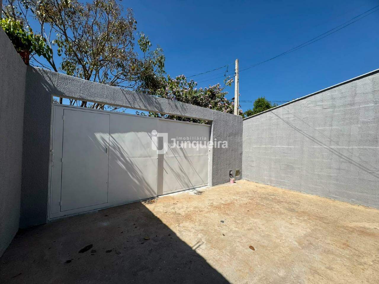 Casa à venda, 2 quartos, 3 vagas, no bairro Vivendas em Piracicaba - SP