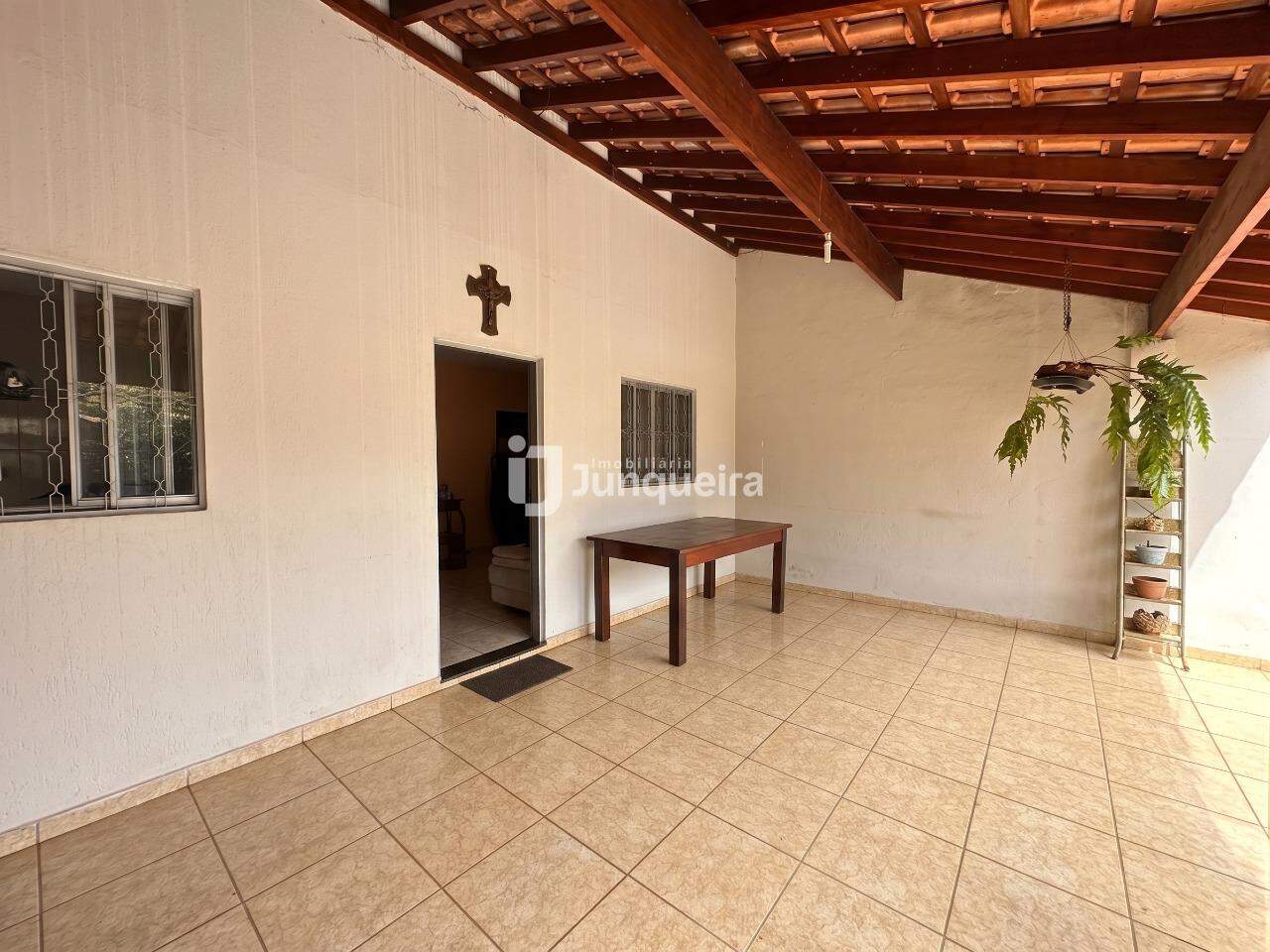 Casa à venda, 2 quartos, 2 vagas, no bairro Jardim São Vicente em Piracicaba - SP