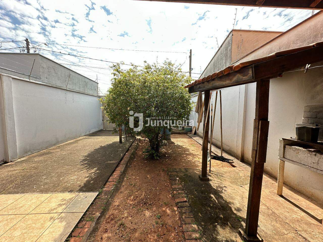 Casa à venda, 2 quartos, 2 vagas, no bairro Jardim São Vicente em Piracicaba - SP