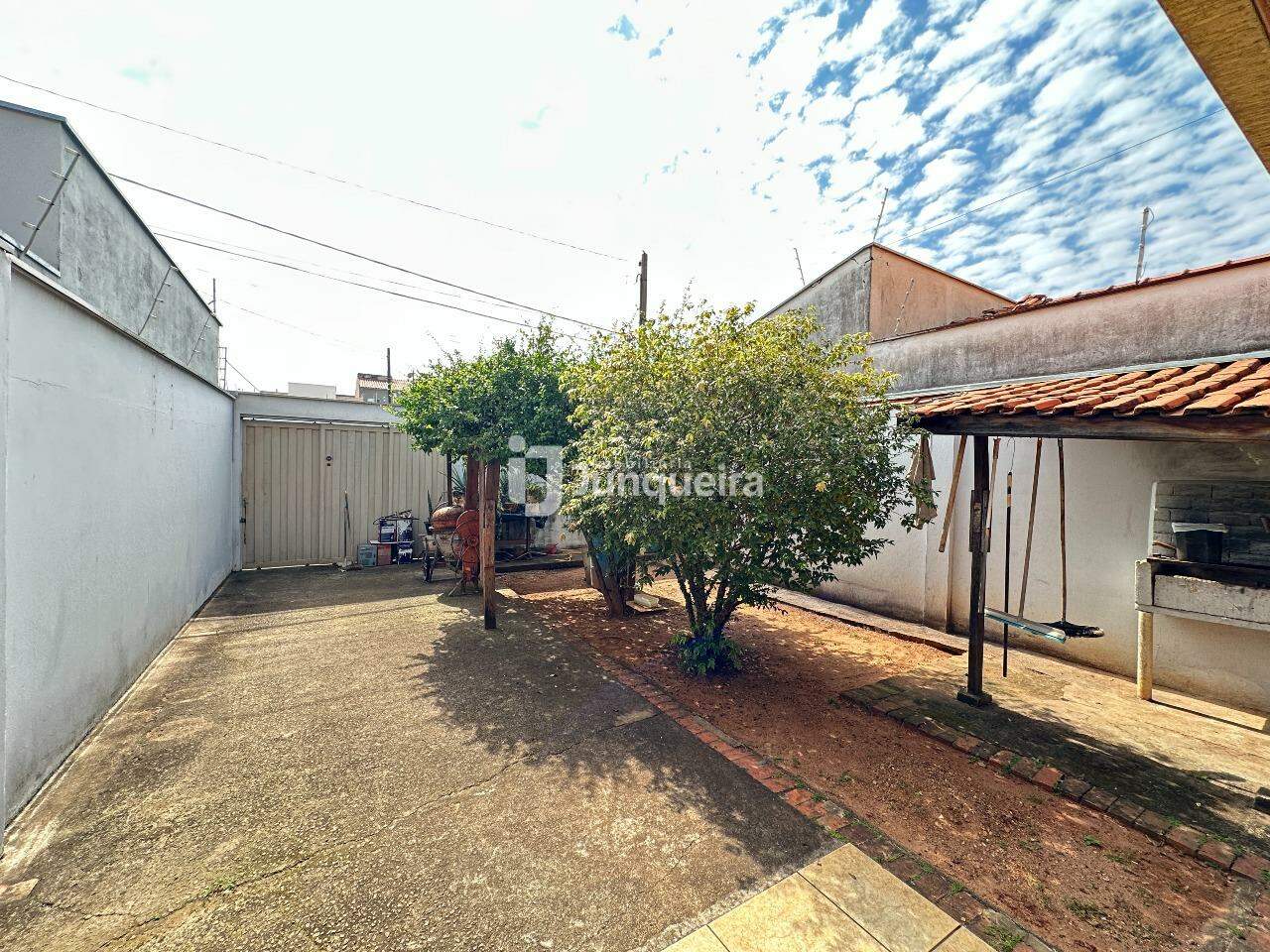 Casa à venda, 2 quartos, 2 vagas, no bairro Jardim São Vicente em Piracicaba - SP