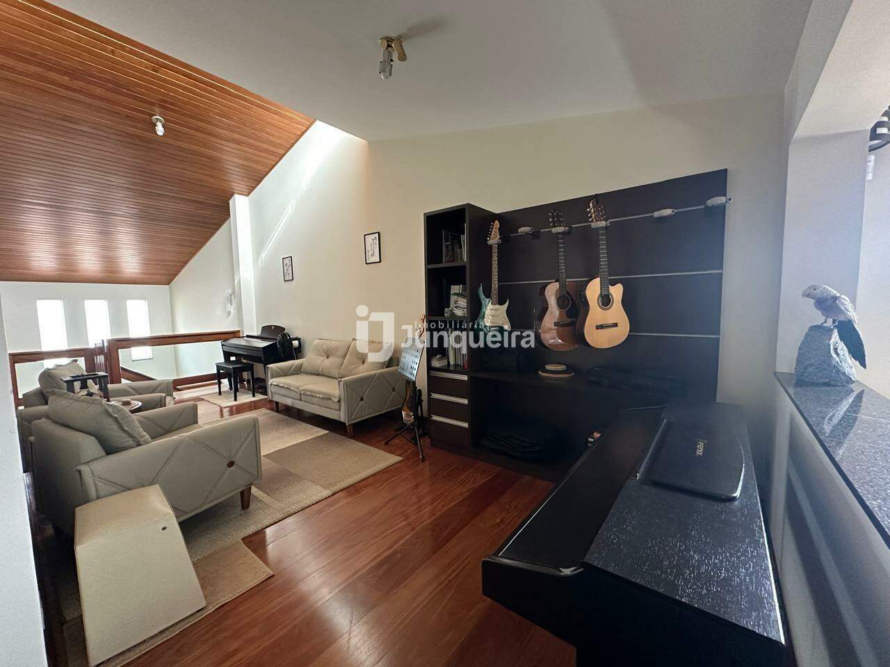 Casa à venda, 4 quartos, sendo 1 suíte, 4 vagas, no bairro Nova Piracicaba em Piracicaba - SP