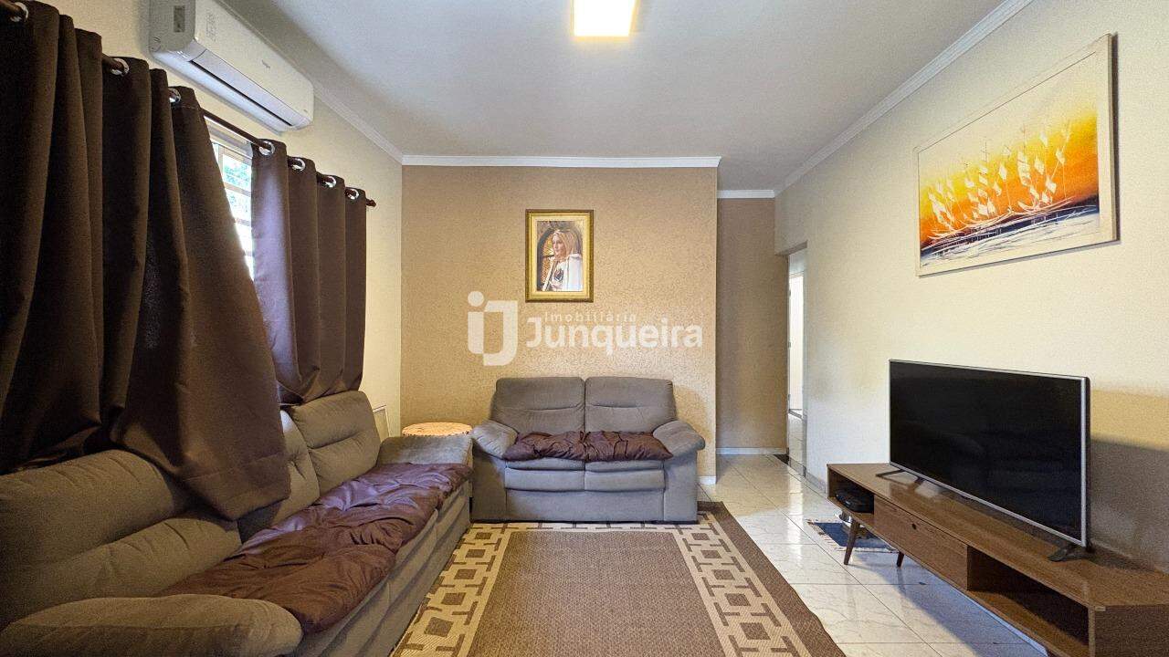 Casa à venda, 3 quartos, sendo 2 suítes, 2 vagas, no bairro Vila Rezende em Piracicaba - SP
